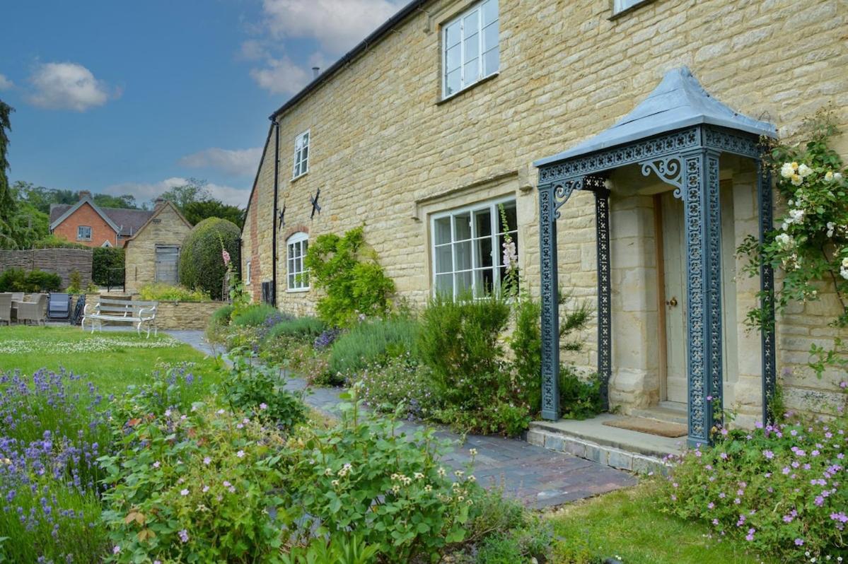 Beautiful Cotswold Farmhouse With Hot Tub Manchester Bagian luar foto