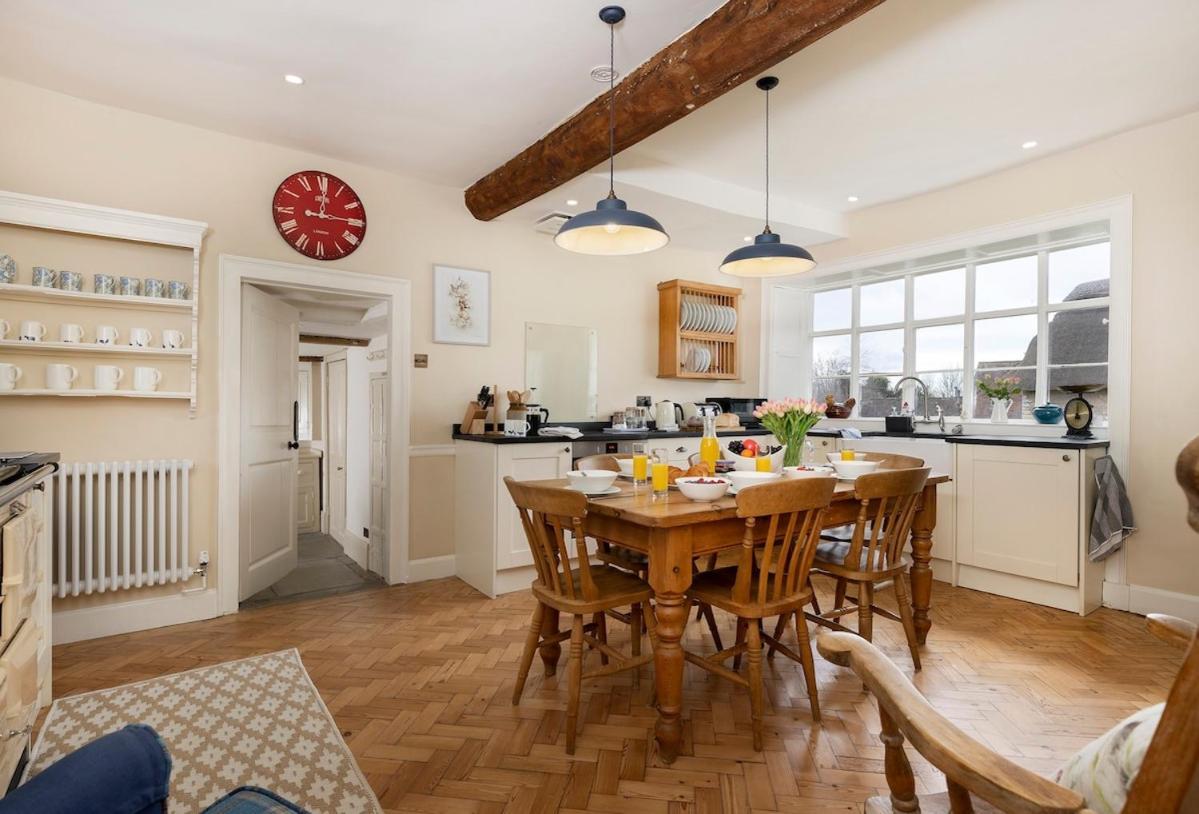 Beautiful Cotswold Farmhouse With Hot Tub Manchester Bagian luar foto