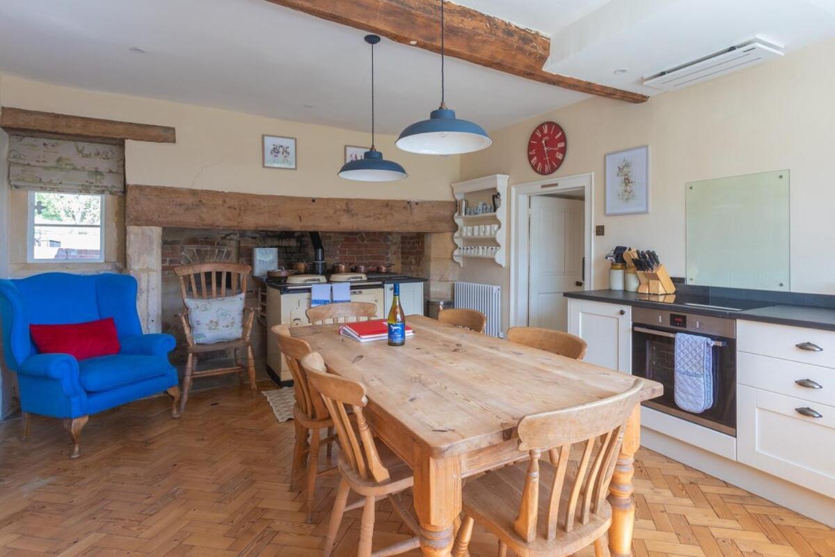 Beautiful Cotswold Farmhouse With Hot Tub Manchester Bagian luar foto