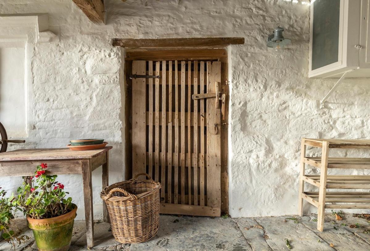 Beautiful Cotswold Farmhouse With Hot Tub Manchester Bagian luar foto