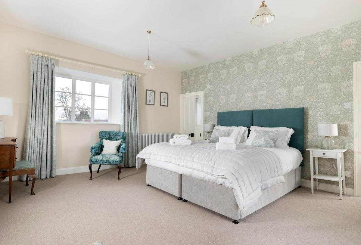 Beautiful Cotswold Farmhouse With Hot Tub Manchester Bagian luar foto