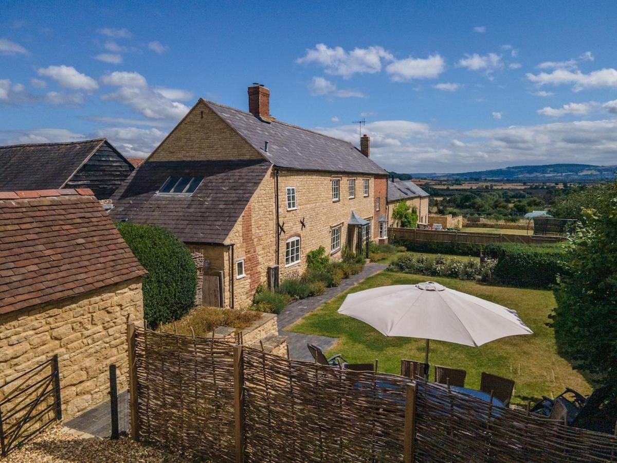 Beautiful Cotswold Farmhouse With Hot Tub Manchester Bagian luar foto