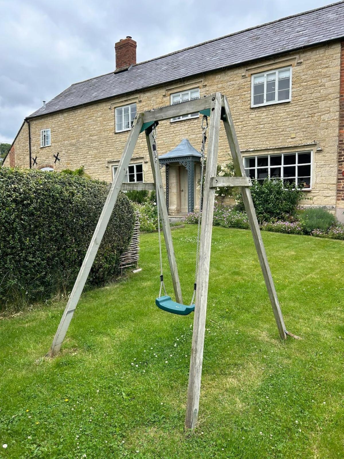 Beautiful Cotswold Farmhouse With Hot Tub Manchester Bagian luar foto